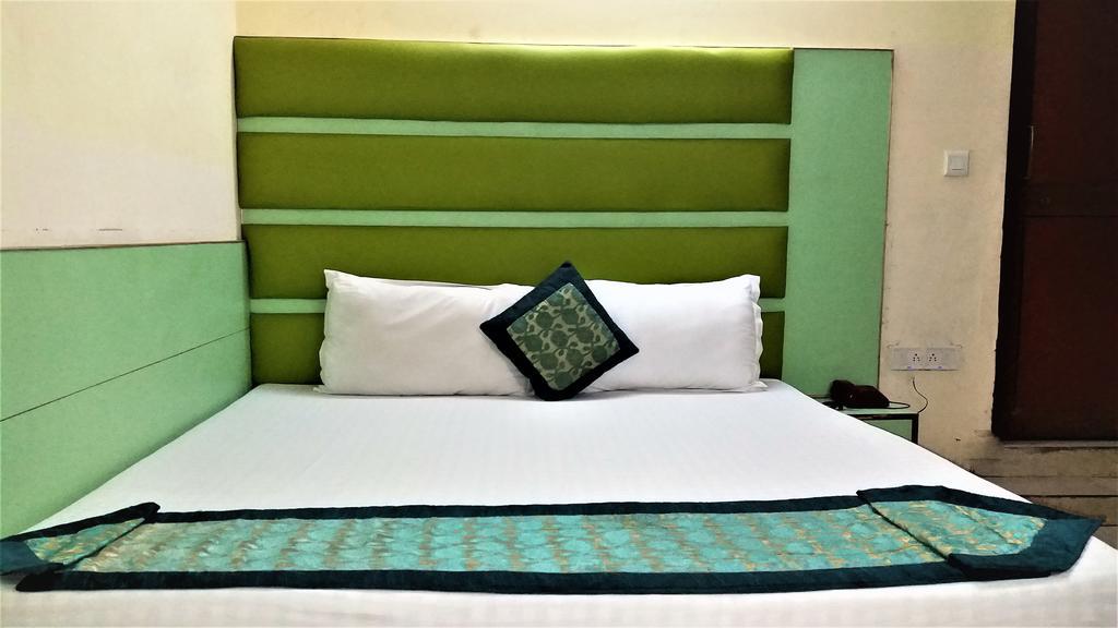 Hotel Kwality Yeni Delhi Dış mekan fotoğraf