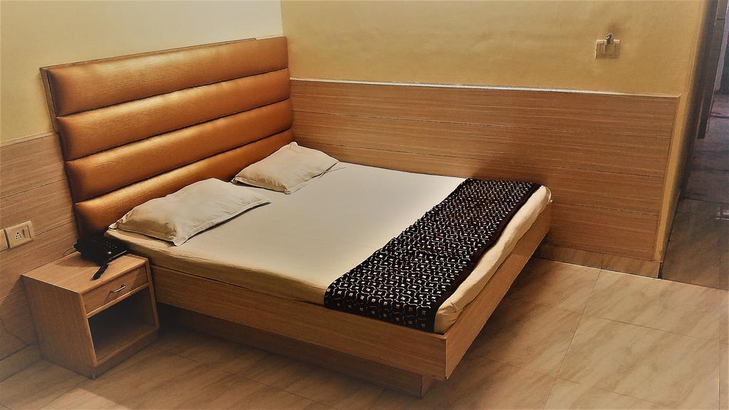 Hotel Kwality Yeni Delhi Dış mekan fotoğraf
