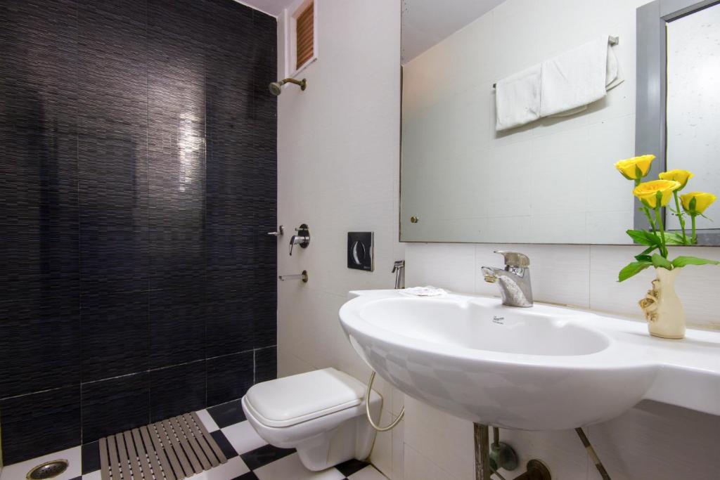 Hotel Kwality Yeni Delhi Dış mekan fotoğraf