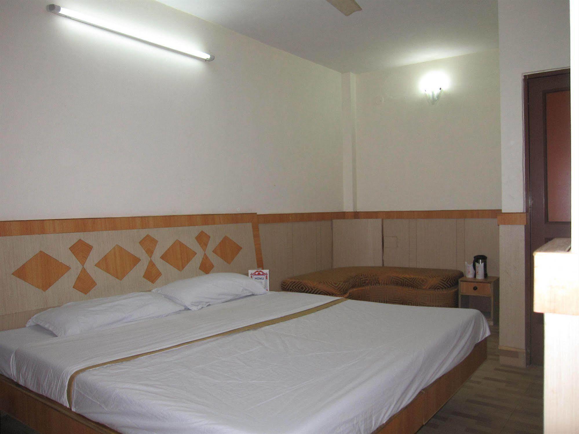 Hotel Kwality Yeni Delhi Dış mekan fotoğraf