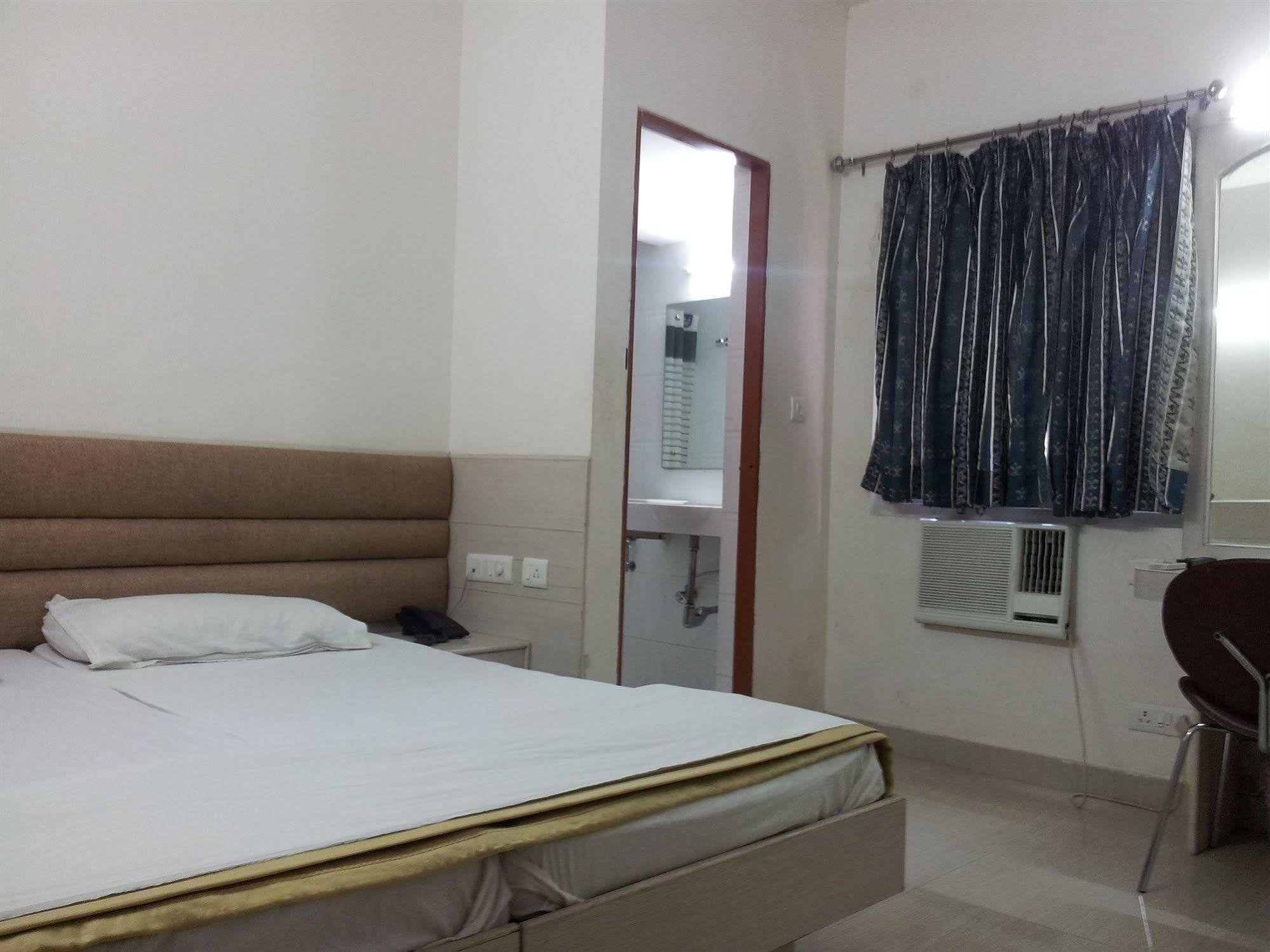 Hotel Kwality Yeni Delhi Dış mekan fotoğraf