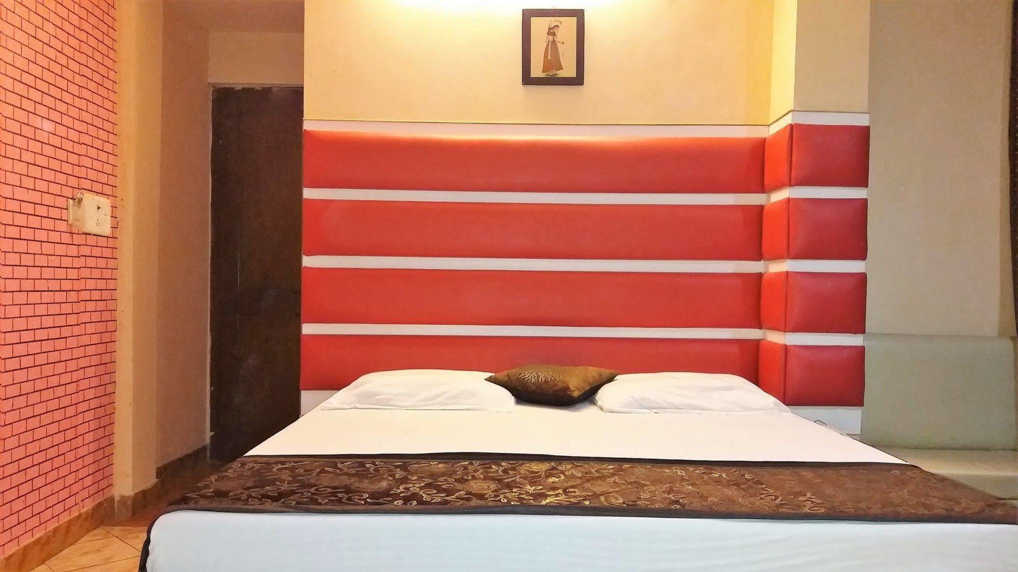 Hotel Kwality Yeni Delhi Dış mekan fotoğraf