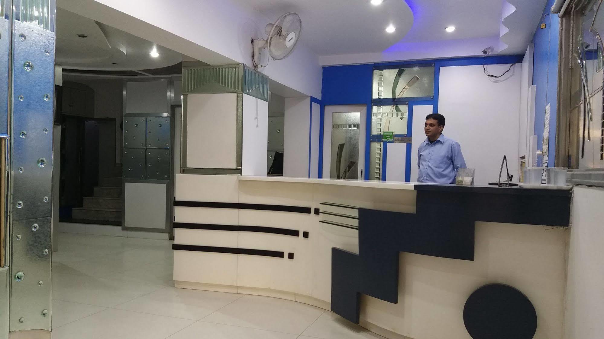 Hotel Kwality Yeni Delhi Dış mekan fotoğraf