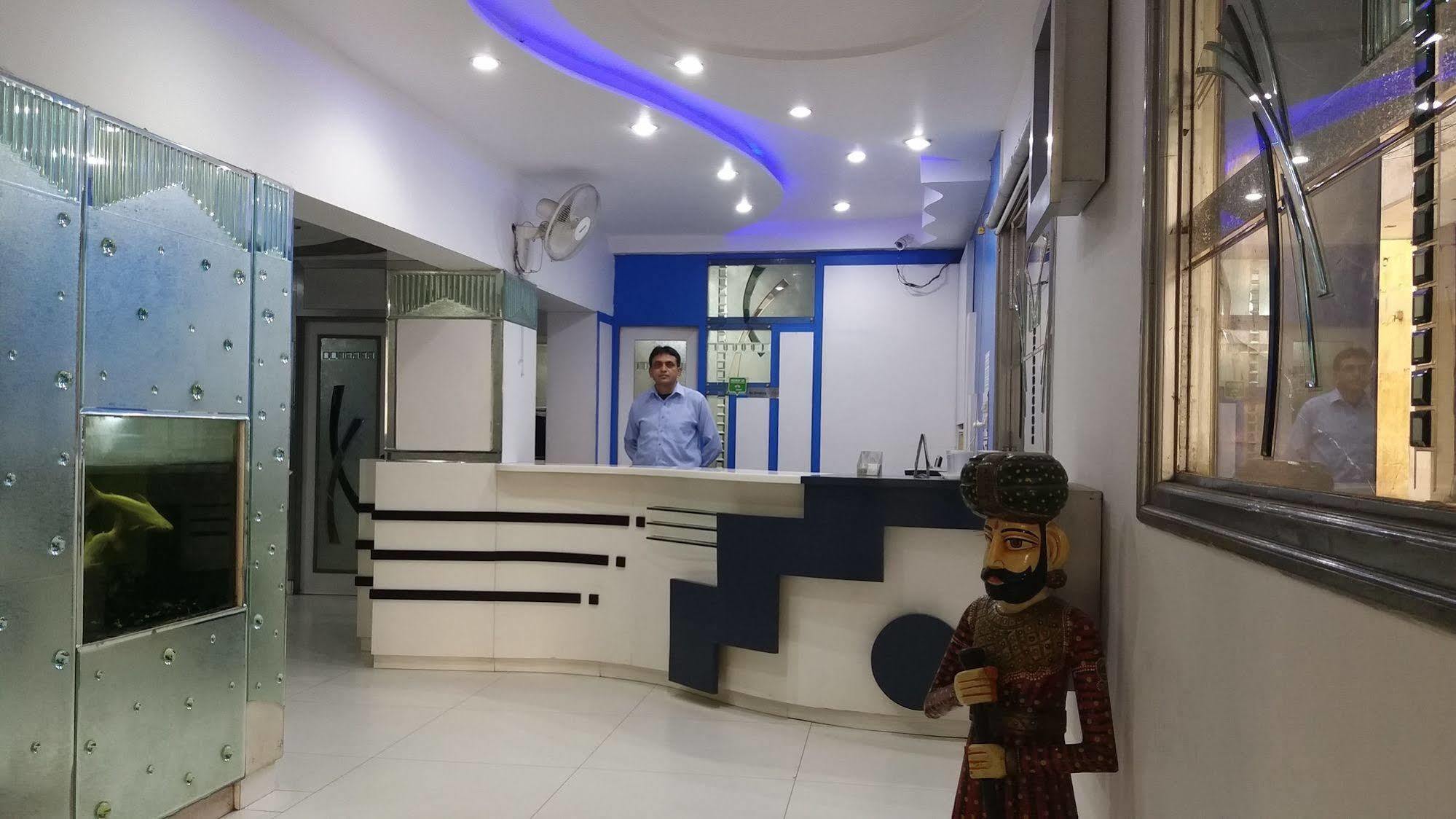Hotel Kwality Yeni Delhi Dış mekan fotoğraf