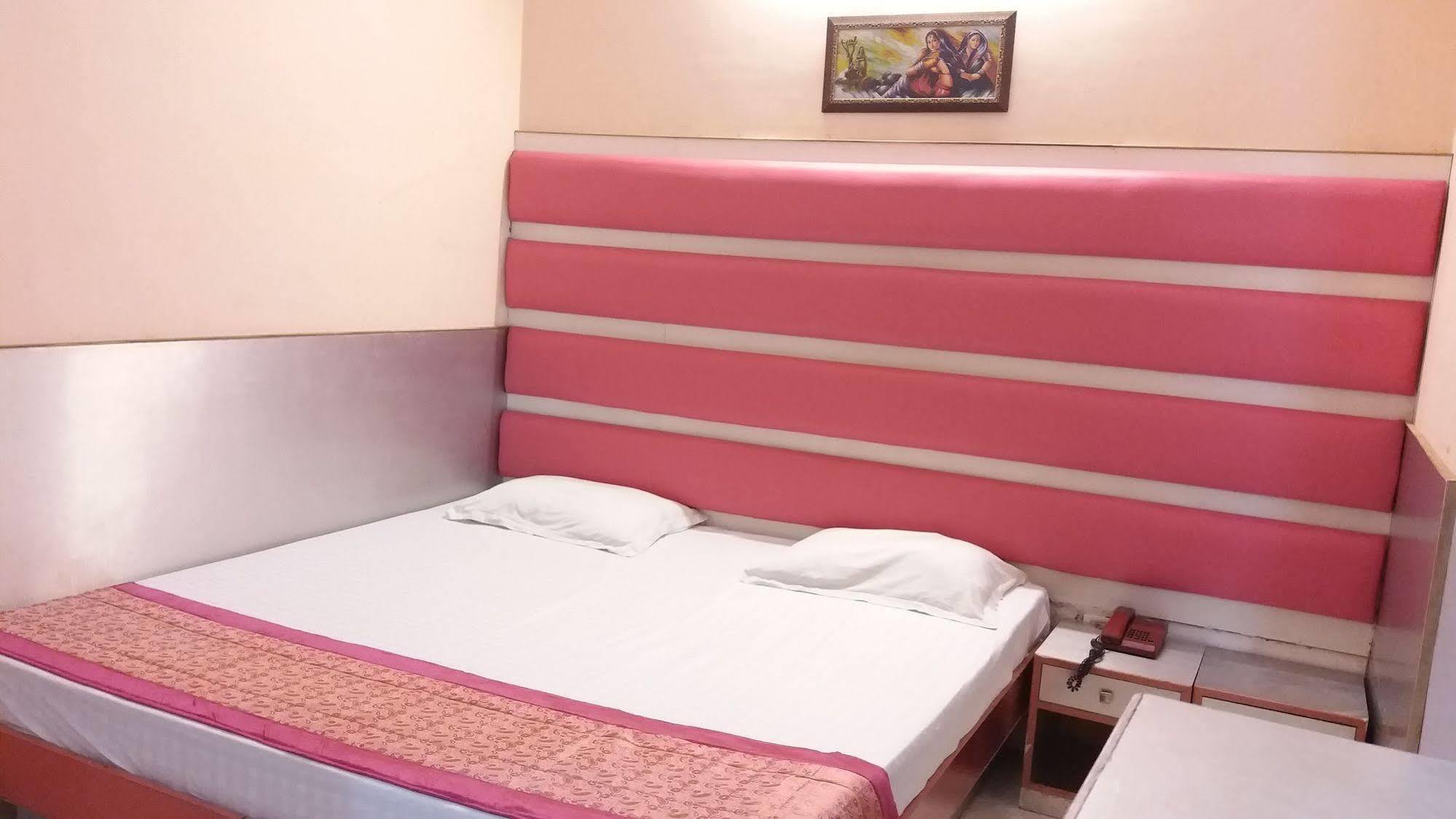 Hotel Kwality Yeni Delhi Dış mekan fotoğraf