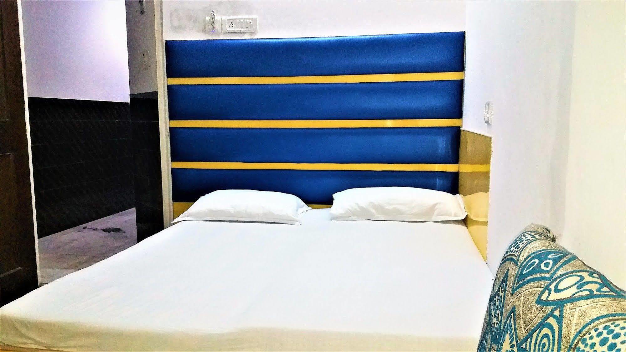Hotel Kwality Yeni Delhi Dış mekan fotoğraf