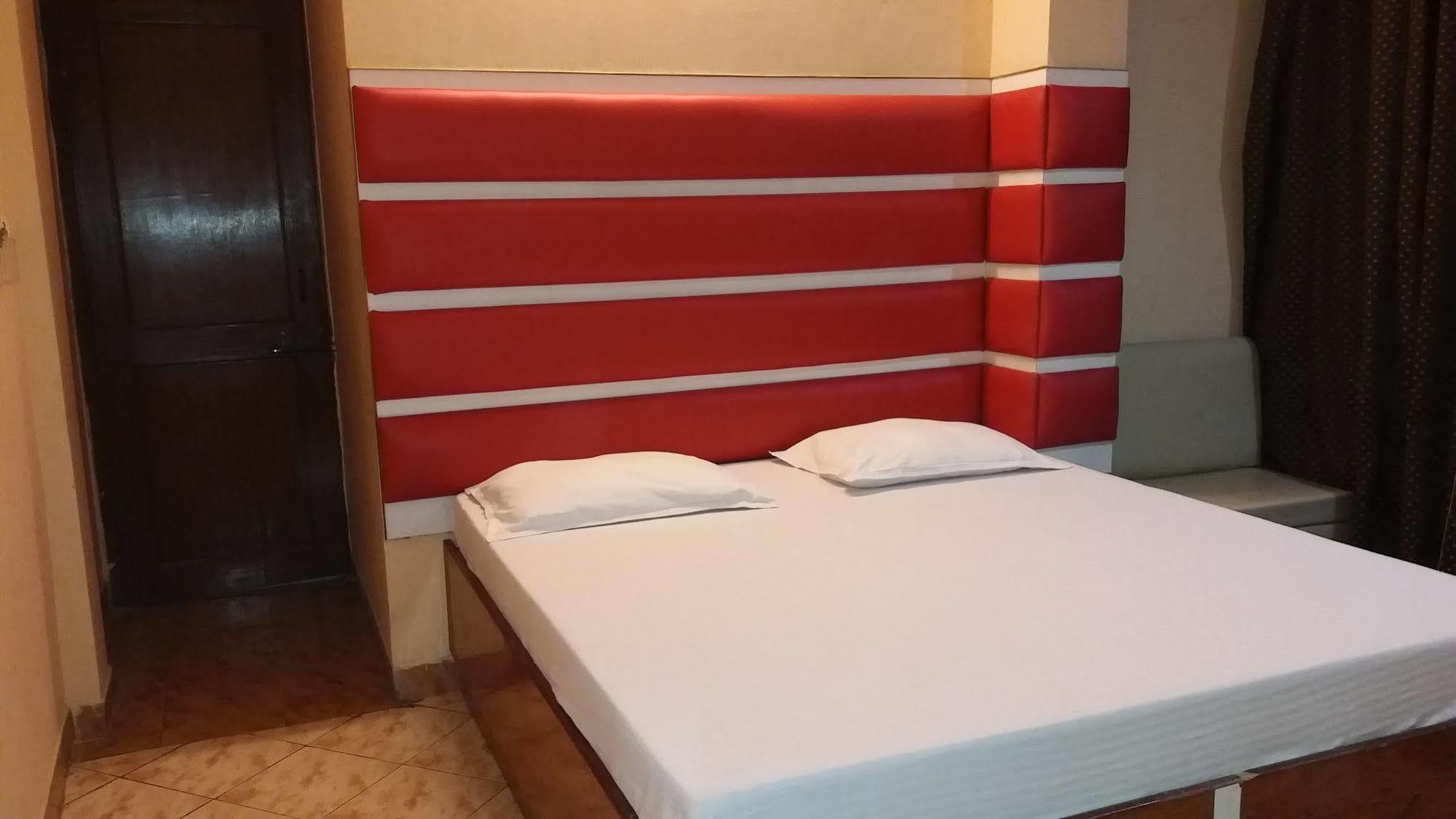 Hotel Kwality Yeni Delhi Dış mekan fotoğraf