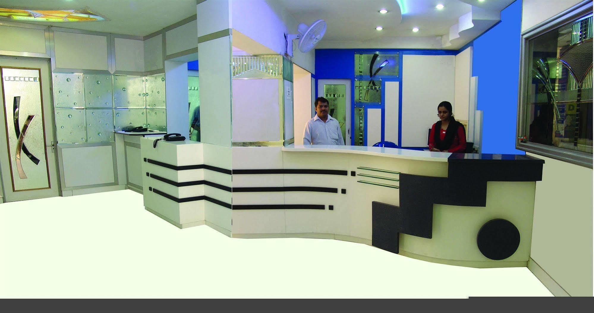 Hotel Kwality Yeni Delhi Dış mekan fotoğraf