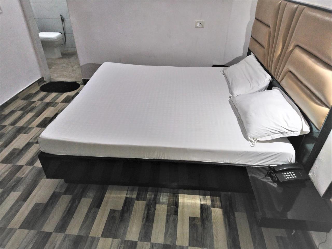 Hotel Kwality Yeni Delhi Dış mekan fotoğraf